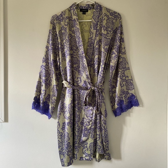 green/purple lace print robe - Picture 1 of 4